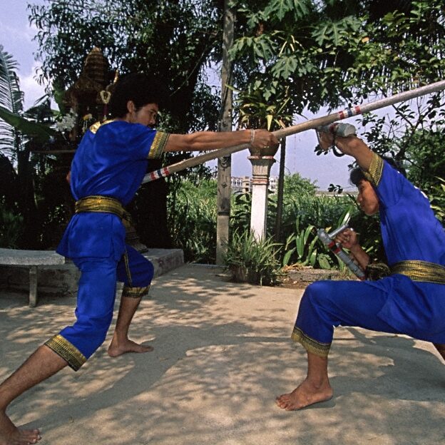 Krabi_Krabong_practitioners_in_Thailand.jpg